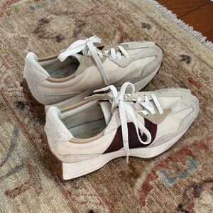New balance 327 sneaker fits size 9 women
